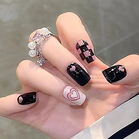 Unghie In Resina A Pressione Cuore Nero Rosa Patchwork Scacchiera Corte Quadrate Stile Dolce Cool Con Colla