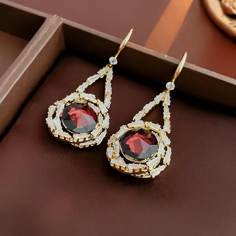 Orecchini Pendenti In Stile Francese Vintage Cristallo Rosso Vino Con Zirconia Rame Placcato Oro E Perno In Acciaio