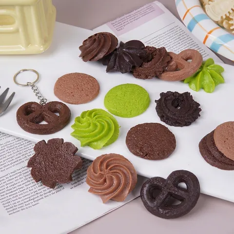 Realistic Simulation Cookie Keychain Artificial Food Model PVC Miniature Biscuit Pendant For Backpack Photography Props