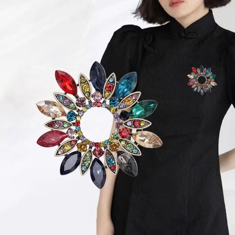 Broche Couronne De Fleurs En Cristal Coloré Pour Femmes Vintage Alliage Strass Corsage Épingle Bijoux Accessoire