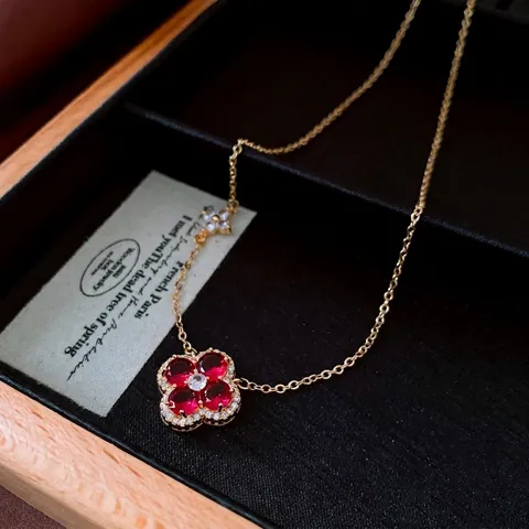 Kleeblatt Blume Anhänger Halskette Kupfer Rot Weiß Zirkonia Schlüsselbein Kette Elegant Vergoldeter Schmuck Für Damen