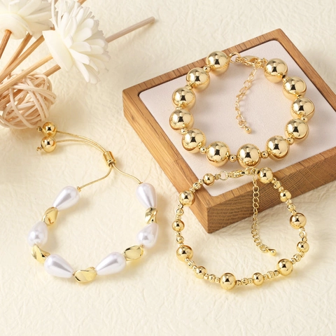 Bracelet pour Femme en Cuivre Plaqué Or avec Perles Artificielles Élégant Bracelet Ajustable Géométrique Cadeau Bijoux