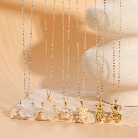 Lindo Collar Con Colgante De Oso Cobre Chapado En Oro De 14K Con Resina Perla Artificial Y Zircón Joyería Elegante Y Moderna Para Mujeres