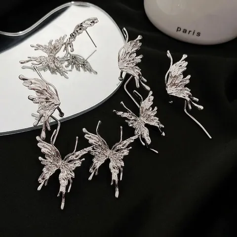 Pendientes Mariposa Metal Líquido Con Poste De Plata Rhinestone Plisado Asimétrico Stud Clip De Oreja Integrado Punk Y2K