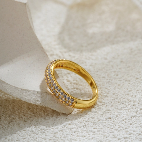 Anillo Eternity Rame Placcato Oro 18K Zircone Bianco Incastonatura Pavé Vintage Stile Old Money Gioielli Di Moda Donna