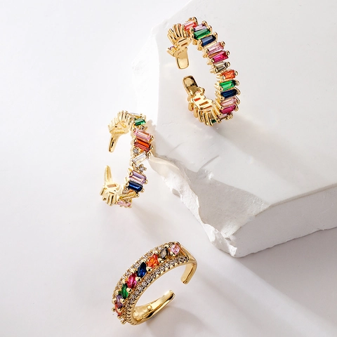 Westliches Design 18K Vergoldeter Kupfer Bunter Zirkonia Offener Ring Für Damen Verstellbarer Geometrischer Regenbogenstein Ring