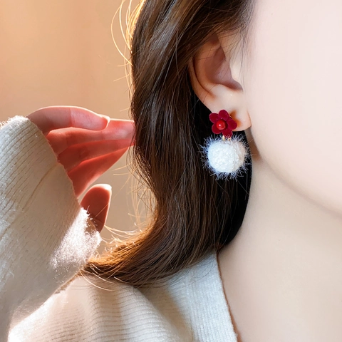Boucles D'oreilles Pendantes Fleur Flocage Et Pompon Peluche Avec Tige Argent 925 Style Automne Hiver Pour Femmes