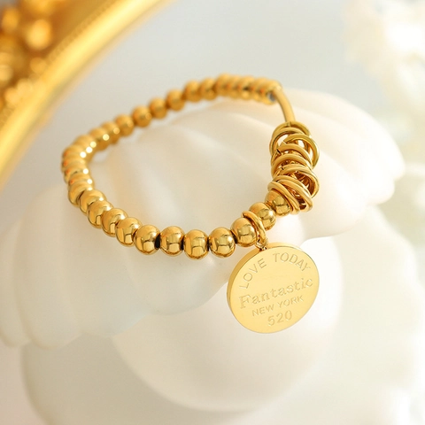Bracciale A Sfere In Acciaio Al Titanio Placcato Oro 18K Ciondolo Rotondo Inciso Gioielli Elastici Per Donne