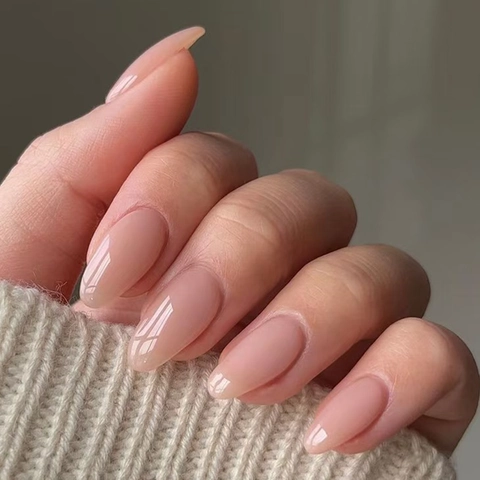 Unghie Finte A Pressione Rosa Nude Forma Mandorla Lucide Trasparenti Minimaliste Eleganti Per Donne