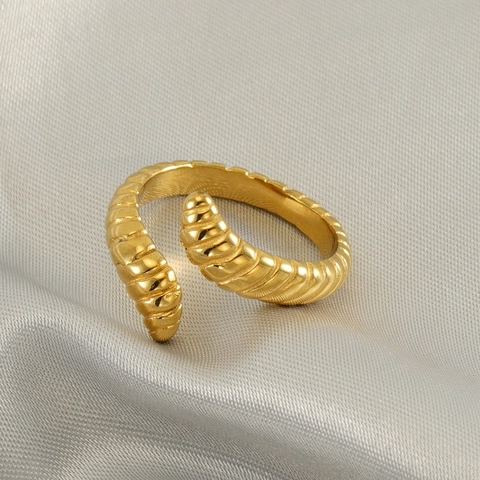Spiral Croissant Ribbed Ring 18K Gold Plated Stainless Steel Open Adjustable Textured Band Retro Minimalist Jewelry