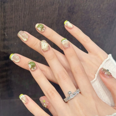 Handgemaakt Plaknagels 3D Goud Vlinder Groene Appel Nude Roze Kattenoog Glitters Kunstnagels Zoet Stijl Vrouwen