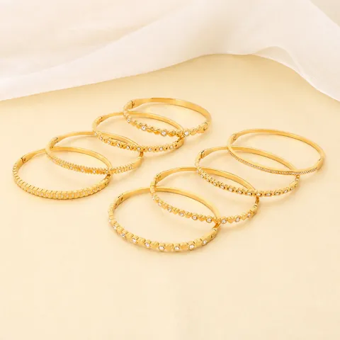 Bracciale Rigido da Donna in Acciaio Inossidabile Placcato Oro con Cuore e Strass Gioielli alla Moda Intarsiati Regalo