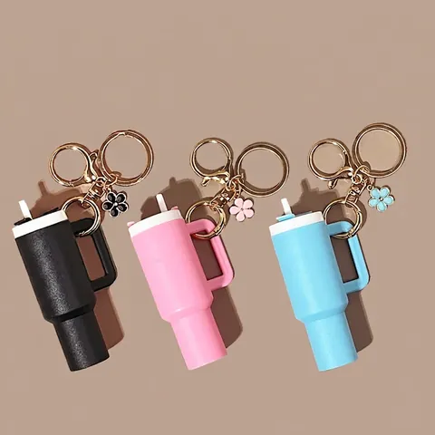 Mini Quencher Cup Keychain With Flower Charm Lip Balm Holder Portable Water Bottle Shape Bag Pendant Personality Keychain Accessory