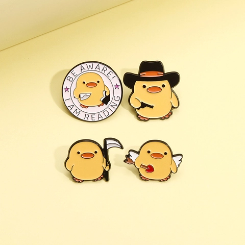 Mignon Canard Jaune Émail Pin Set Alliage Animal Broche Pour Sac À Dos Drôle Reaper Cowboy Ange Badge Bijoux Cadeau