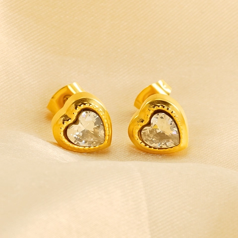 Orecchini A Lobo Cuore Acciaio Inossidabile Placcato Oro 18K Zircone Forma Cuore Bordo Milgrain Stile Romantico Per Donne