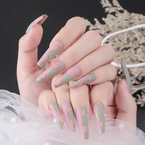 Uñas Postizas Largas Ballet A Presión Verde Menta Rosa Translúcido Textura Ondulada Línea Dorada Acabado Mate Manicura