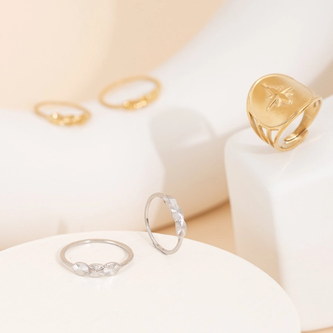 Anello in Acciaio al Titanio con Strass Minimalista per Donna Moda Versatile con Incastone Pavé Anello da Dito Gioielli Regalo Festa