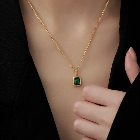 Collana Con Pendente In Zircone Rettangolare Verde Smeraldo Acciaio Al Titanio Placcato Oro 18K Gioielli Minimalisti Retro Per Donna