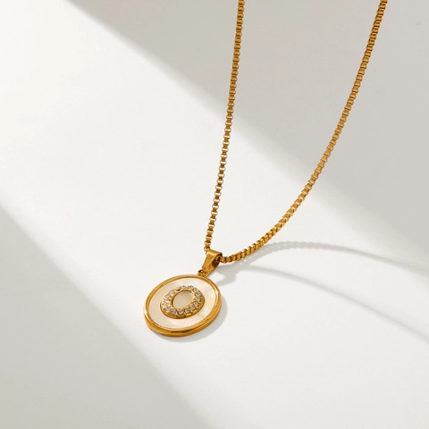 Letter O Pendant Necklace 18K Gold Plated Stainless Steel White Mother Of Artificial Pearl Rhinestone Inlaid Box Chain For Women