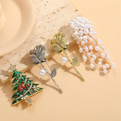 Legierung Strass Emaille Künstliche Perle Broschen Für Damen Weihnachtsbaum Rose Blume Handgemachte Gewebte Geschenk
