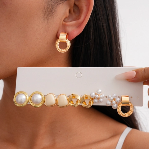 Elegante Legierung Goldton Stecker Hoop Ohrringe Mit Künstliche Perlenimitat Harz Blume Geometrische Designs Silver Earring Post