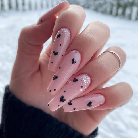 Press On Nägel Sargform Pink Mit Schwarzem Herz Und Punktmuster Silberner Glitzer Süßer Cooler Stil