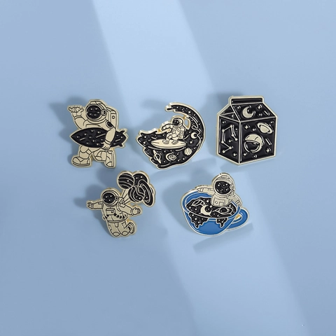 Broches de Esmalte Creativos Serie Astronauta Espacial Aleación de Zinc Caja de Leche Taza de Café Alfileres de Solapa Insignias de Moda para Ropa Bolsos