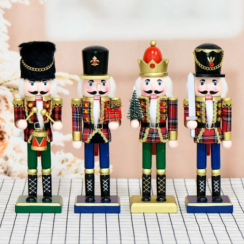 Nutcracker Soldier Figures Wooden Plaid Fabric Christmas Decoration Traditional Hand Painted Holiday Desktop Ornaments European Style Gifts