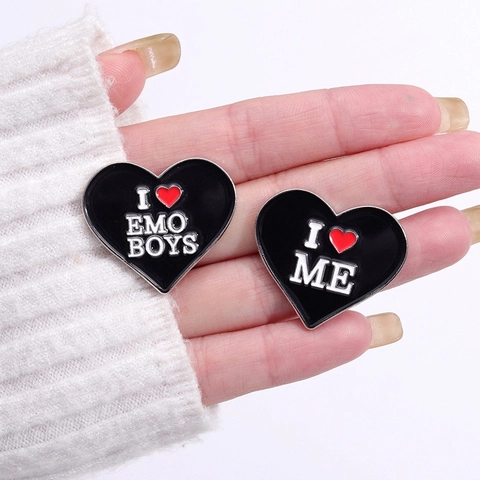 Spilla in Lega Smaltata Personalizzata Forma a Cuore Rotonda Slogan Distintivo per Decorazione Abbigliamento Zaino Unisex