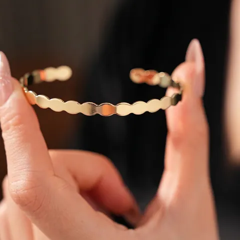 Brazalete Abierto Con Borde Ondulado Aleación Pulido Geométrico Minimalista Para Mujer