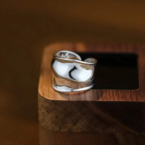 Anello Aperto a Fascia Larga Design di Nicchia Ondulato Torcito Anello in Rame Liscio Minimalista Regolabile Gioielleria Donna