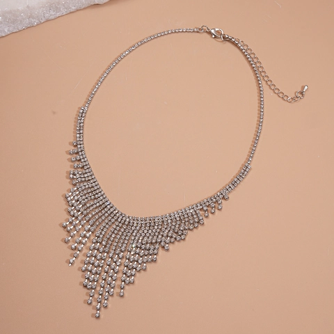 Collana Con Frange Di Strass Lega Cascata A Forma Di V Gioielli Dichiarazione Per Donne Matrimonio Gala Festa Argento