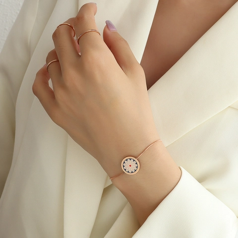 Daisy Flower Enamel Round Pendant 18K Gold Plated Titanium Steel Adjustable Snake Chain Bracelet French Style