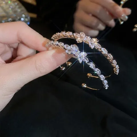 Glänzender Zirkon Schleife Offener Armreif Eleganter Marquise Stein Kupfer Verstellbarer Armband Schmuck Für Damen