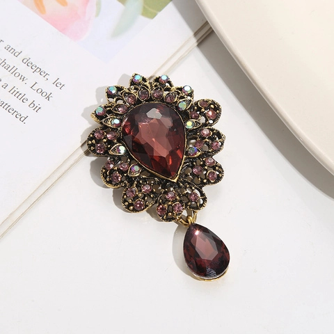Retro Alloy Brooch With Water Drop Crystal Rhinestone Vintage Palace Style Pin For Women Dress Scarf Decoration