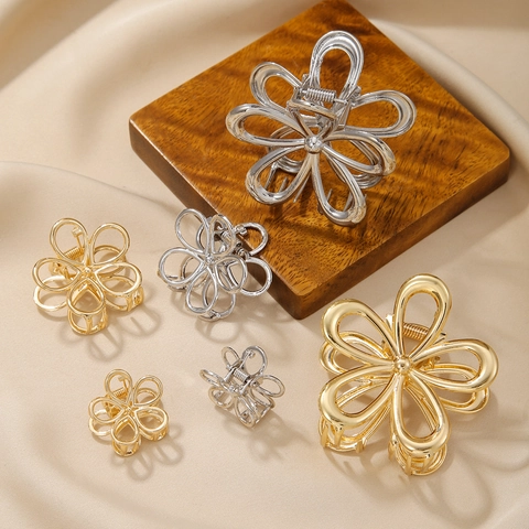 Elegant Flower Metal Hair Claw Clip Hollow Out Zinc Alloy Shark Clip Simple Vintage Hair Accessory For Women Styling