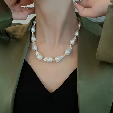 Baroque Irregular Faux Artificial Pearl Necklace With Gold Alloy OT Buckle Vintage French Style Luxury Choker For Women