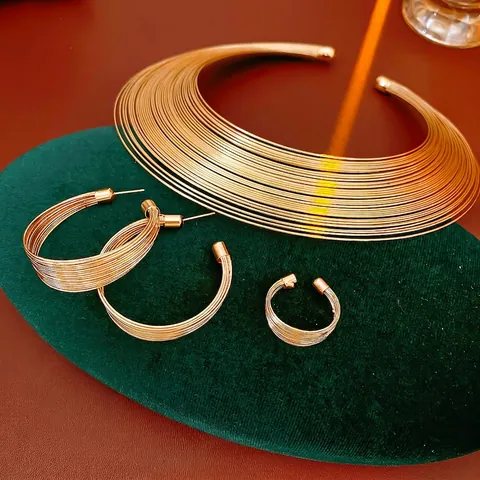 Stoere Statement Legering Sieraden Meerlagige Draad Choker Ketting Ronde Creolen En Open Ring Dames Moderne Mode Stijl