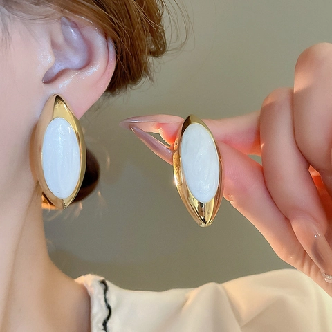Vintage White Waterdrop Stud Earrings Alloy Gold Plated With Silver Earring Post French Minimalist Elegant Jewelry Women