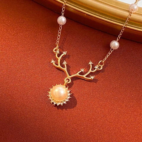 Women's Ins Style Christmas Elk Antler Pendant Necklace Alloy Artificial Pearl Rhinestone Deer Clavicle Chain Gift Jewelry
