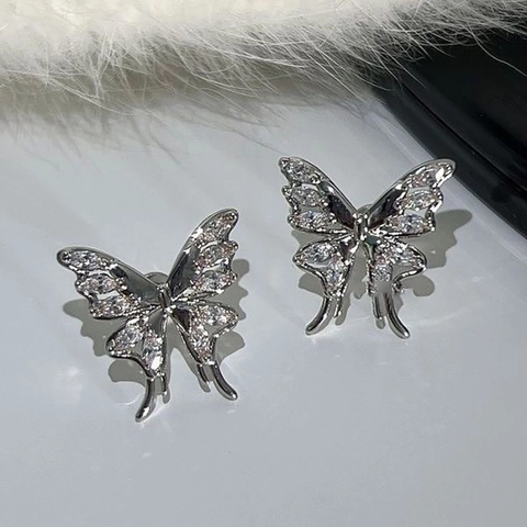 Vlinder Ear Cuff Geen Piercing Koper Witte Zirkoon Ingelegd Elegant Zilvertint Mode Sieraden Voor Vrouwen