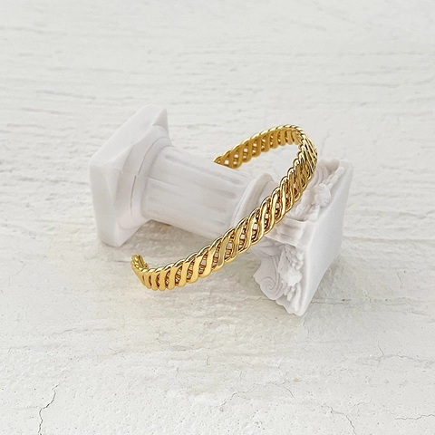 Bracelet Jonc Ouvert en Laiton Plaqué Or de Luxe pour Femmes Design Torsadé Tressé Personnalisé avec Bijoux en Perles Artificielles
