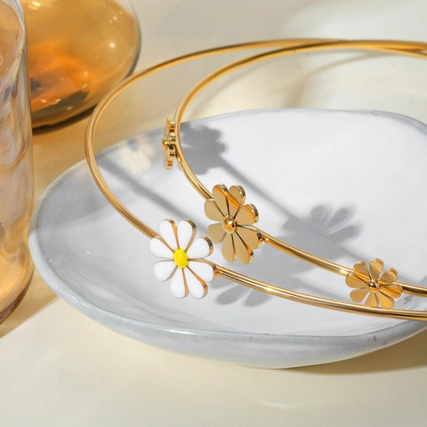Choker Necklace 18K Gold Plated Stainless Steel White Daisy Enamel Flower Niche Design Elegant Floral Jewelry For Women