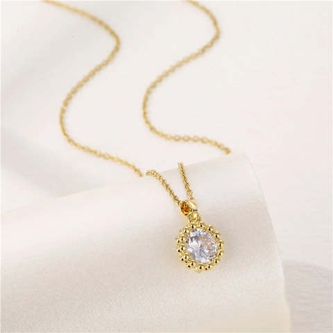 Elegante Collana Con Ciondolo Rotondo In Zircone Acciaio Inossidabile Placcato Oro 18K Gioielli Geometrici Stile Ins Per Donna