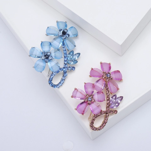 Elegante Spilla a Fiore in Lega per Donna con Intarsio di Strass Scintillanti Accessorio per Abito Floreale Gioielli Regalo