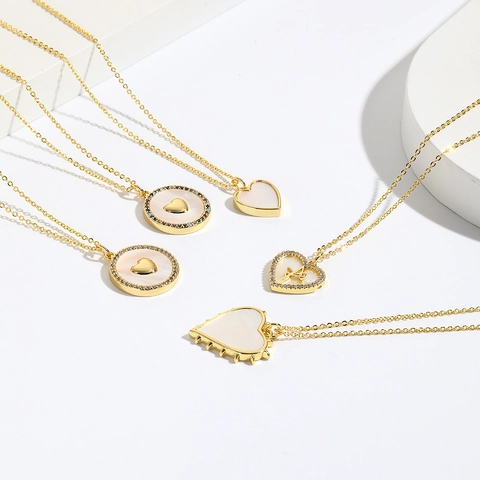 Herz Anhänger Halskette Gold Plattiert Messing Mit Bunten Zirkonia Und Perlmutt Muschel Minimalistischer Modeschmuck Für Damen