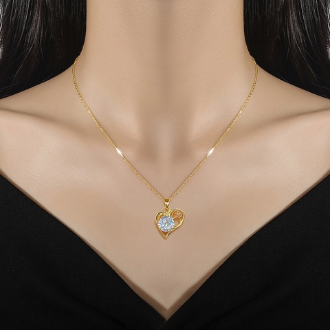 Elegant Gold Heart Pendant Necklace Luxury Zircon Stainless Steel Chain Copper Micro Inlaid Clavicle Jewelry Women