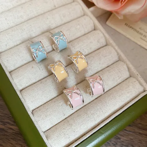 Boucles D'Oreilles Créoles En C Nœud Papillon Cuivre Émail Style Doux Pour Femmes Avec Tige En Argent