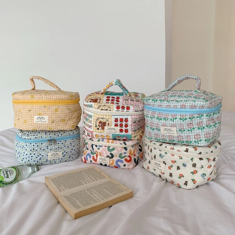Quilted Cotton Makeup Bag Floral Bear Print Portable Handle Cosmetic Storage Pouch Double Zipper Large Capacity Cute Pastoral Style