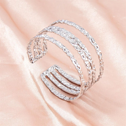 Gehamerde Roestvrijstalen Manchetarmband Meerlaags Open Verstelbaar Minimalistisch 18K Goud Bangle Sieraden Voor Dames Vintage